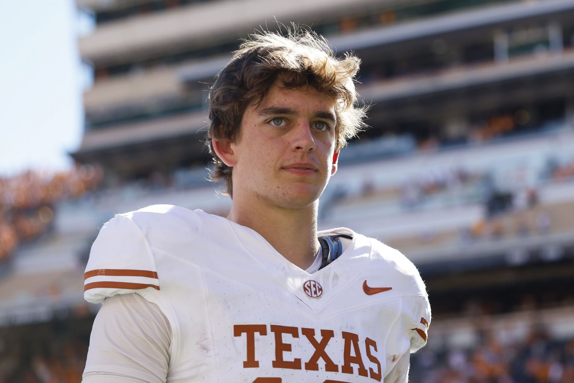 "Absolute bust," "Doesn’t deserve to be drafted": NFL fans rip "nepo baby" Arch Manning for throwing costly INT as Texas loses to Oklahoma