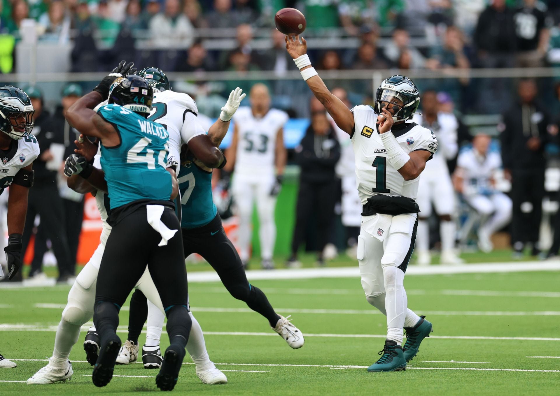 "He’s so bad dude" "he's a below average QB": NFL fans rip Jalen Hurts for missing open Dontayvion Wicks for possible 60-yard TD