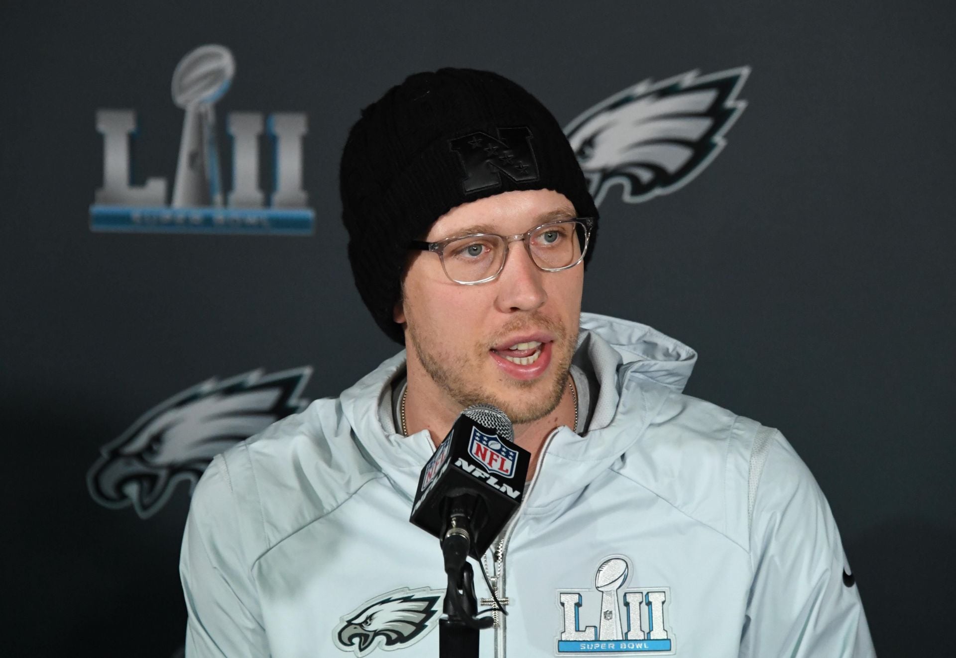 10 NFL Quarterbacks Who Were Carried by Elite Defenses