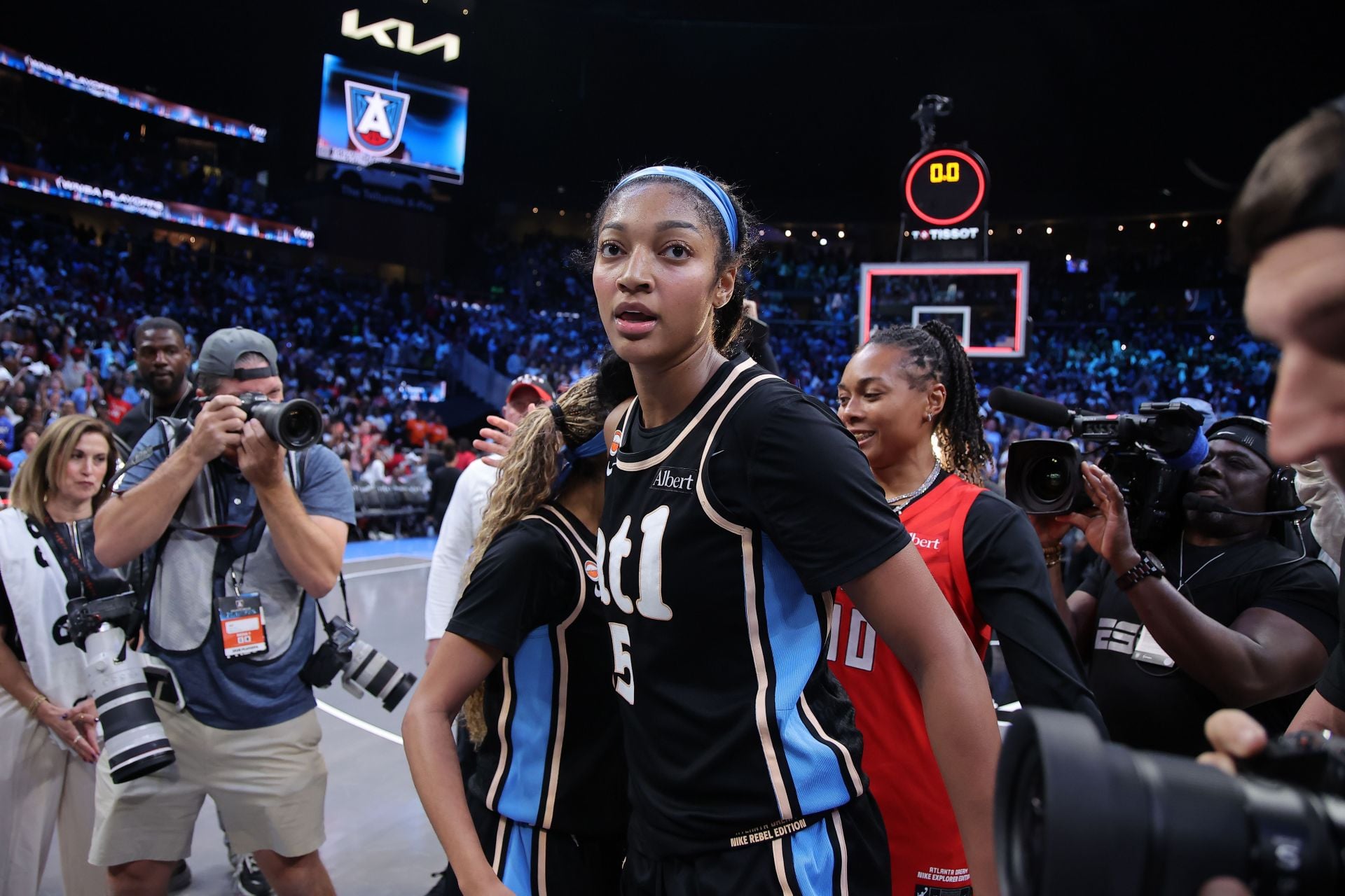 “Reese Is Doing What CC Couldn’t”, “It’s a Miracle” – WNBA Fans Go Wild as Angel Reese Drains 3-Pointers vs Liberty in Crucial Game