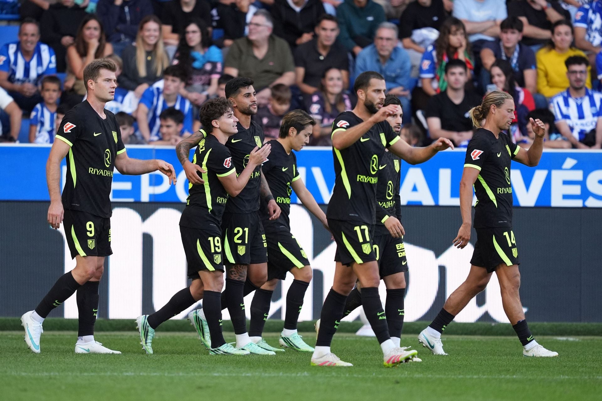 Atletico Madrid favored to beat Manchester United in Champions League clash