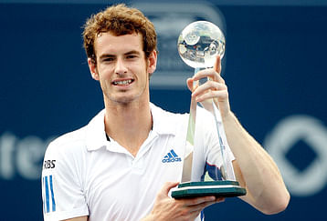 Andy Murray defended his title at Canada Masters by beating Roger Federer in straight sets