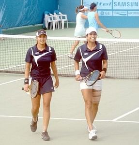 Sania And Shikha Uberoi