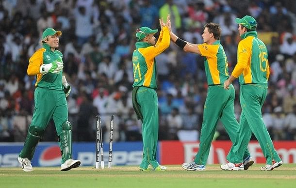 South Africa bowler Dale Steyn (2R) celebrates the wicket of unseen India batsman Munaf Patel with teammates during the Cricket World Cup match between India and South Africa at the Vidarbha Cricket Association (VCA) Cricket Stadium in Nagpur on March 12, 2011.
