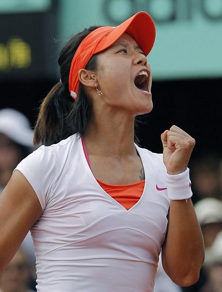 Li Na defeats Sara Errani 2-0 at WTA championships in 