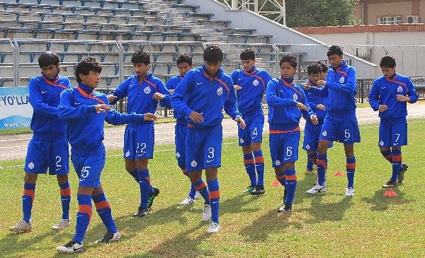 U-16 boys warm-up in Tashkent