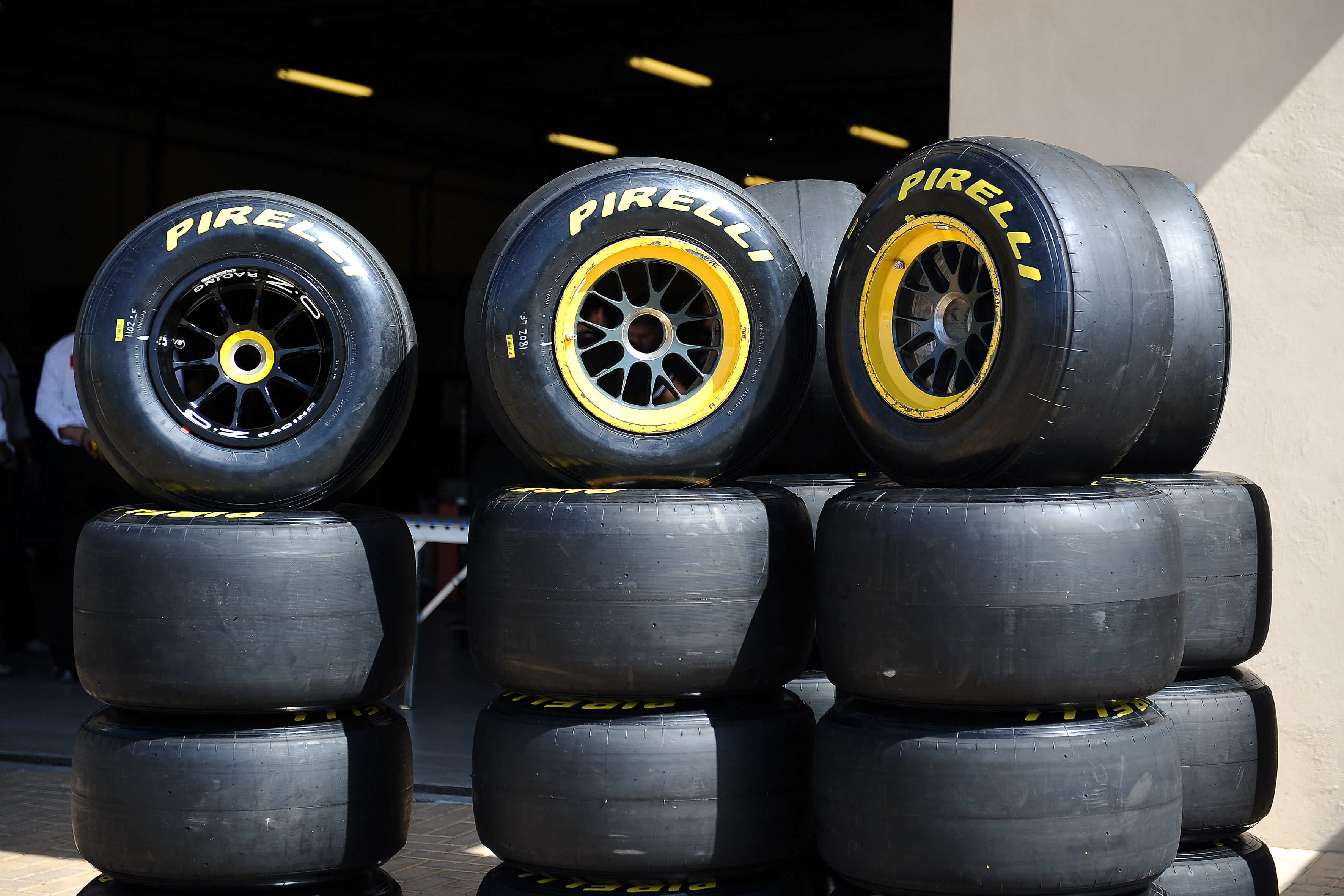 Колеса краса. F1 Pirelli Tyres 2011. Колесо ф1 Пирелли. F1 Pirelli Tyres 2022. Pirelli f1 Tyres 2d.