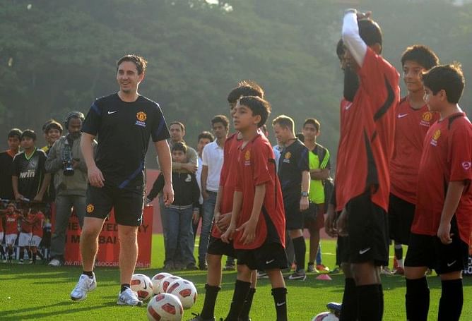 Gary Neville: Liverpool not title contenders