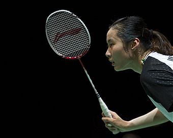 BADMINTON: Forehand and Backhand Grip -   Badminton grip, Badminton,  Badminton racket grip