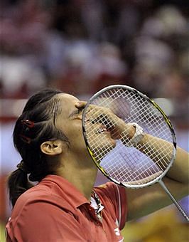 Saina bumps into Chinese wall
