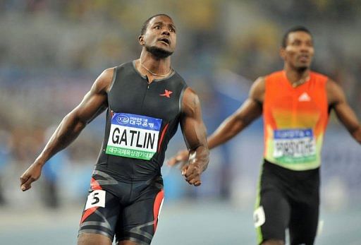 Justin Gatlin (L) wins the men&#039;s 100 meters