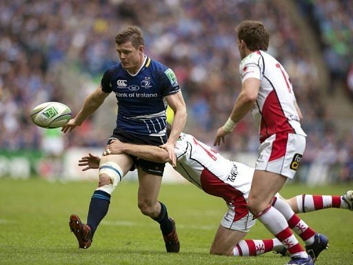 Leinster&#039;s Brian O&#039;Driscoll (L) off-loads as he is tackled by Ulster&#039;s Darren Cave