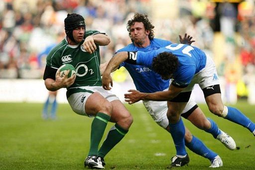Ireland&#039;s Denis Leamy (left) evades Italy players during the 6 Nations Rugby match in Dublin,