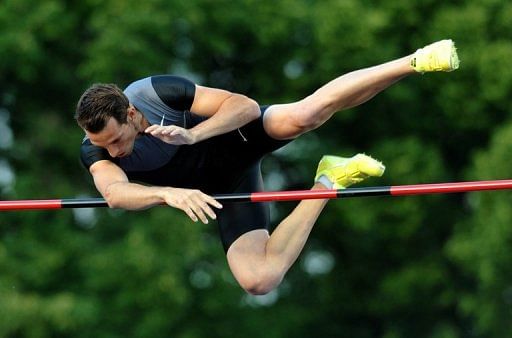 Renaud Lavillenie set a season&#039;s best mark of 5.90 metres at the Golden Spike event in the Czech city of Ostrava