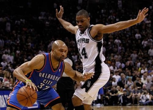 Oklahoma City Thunder's Derek Fisher (L) and San Antonio Spurs' Gary Neal