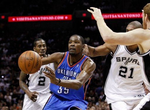 Kevin Durant (L) led Oklahoma City with 27 points