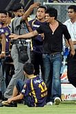 B-town supports SRK, says any father would react similarly