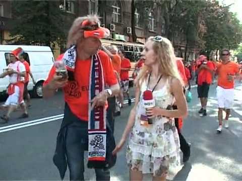 Oranje fans make life miserable for Ukrainian female tv presenter