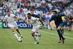 Gerrard compares debutant Oxlade-Chamberlain with Rooney