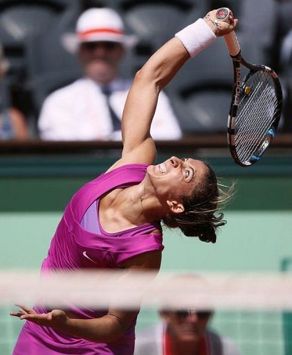 Italy&#039;s Sara Errani serves to Australia&#039;s Samantha Stosur