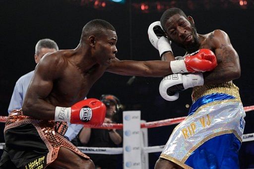 Guillermo Rigondeaux (L) remained unbeaten as a professional, improving to 10-0 with eight knockouts