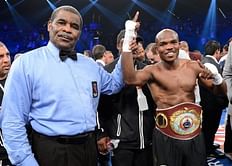 Bradley stuns Pacquiao with split decision win