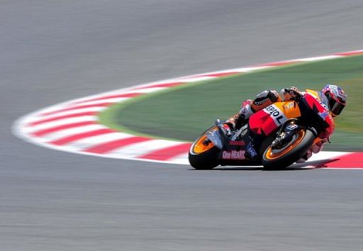 Stoner sets pace at British Grand Prix