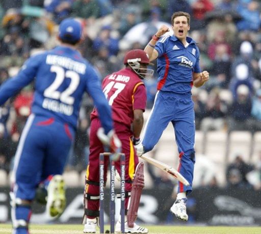 England&#039;s Steven Finn (R) celebrates taking the wicket of Dwayne Bravo of West Indies (C)
