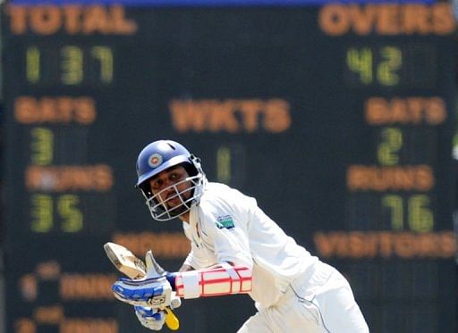 Sri Lanka&#039;s Tillakaratne Dilshan hit 13 boundaries and a six as he reached his 13th Test century