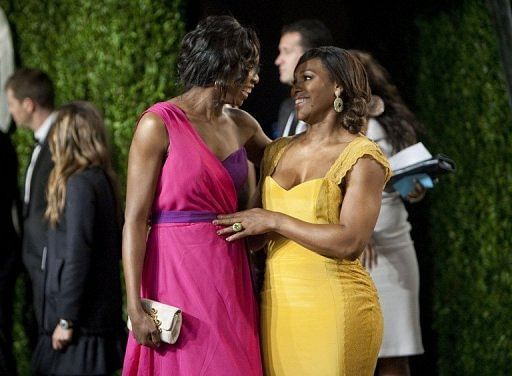 Sisters Venus (L) and Serena Williams arrive at the Vanity Fair Oscar Party in California