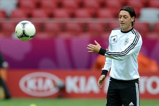 Italy look to extend German finals pain