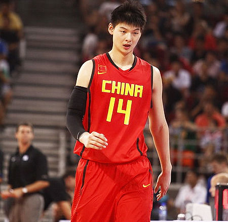 Promising Chinese basketball star left out of Olympic squad