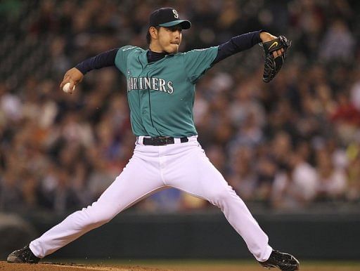 Seattle Mariners starting pitcher Hisashi Iwakuma pitches against