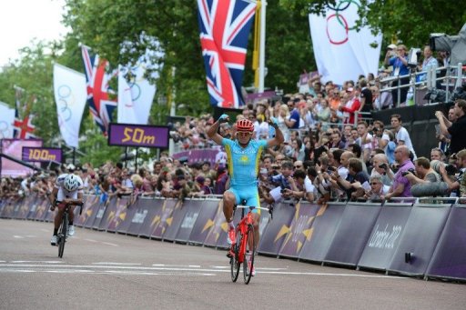 Vinokourov wins men s road race as Cav trails