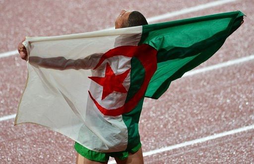 Algeria&#039;s Taoufik Makhloufi celebrates with his national flag