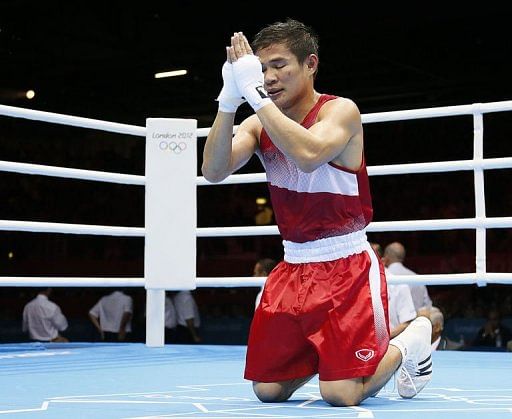 Kaeo Pongprayoon of Thailand celebrates following victory over Aleksandar Aleksandrov of Bulgaria