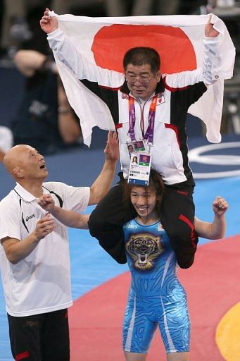 Japan&#039;s Saori Yoshida (C) celebrates with her coaches