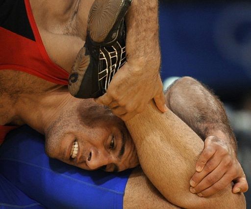 Egypt&#039;s Saleh Emara (in red) is one of the two wrestlers to see his Olympic bid forfeited