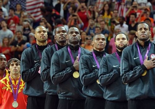 US players listen to their national anthem