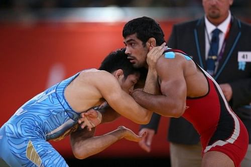 Sushil Kumar (R) lost as Tatsuhiro Yonemitsu became the first Japanese man to win a wrestling gold medal for 24 years