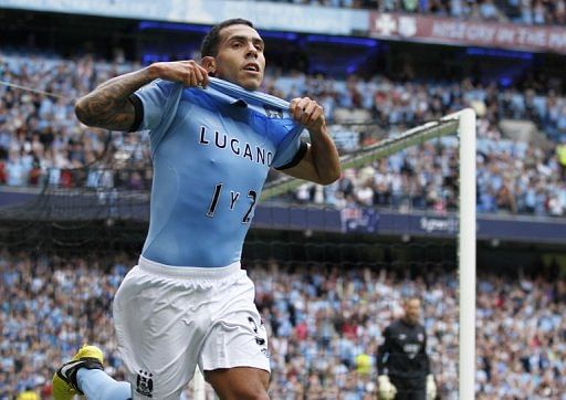 Manchester City&#039;s Argentinian player Carlos Tevez celebrates scoring a goal