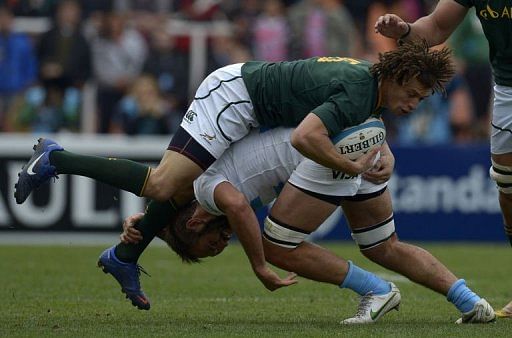South Africa&#039;s fullbak Zane Kirchner (top) is tackled by Argentina&#039;s flanker Alvaro Galindo
