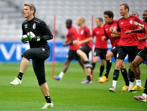 Lille&#039;s French goalkeeper Mickael Landreau takes part in a training session