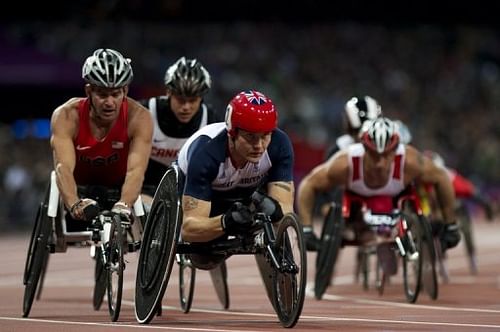 Britain's David Weir (C) competes in the men's 5,000m - T54