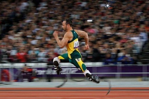 South Africa&#039;s Oscar Pistorius competes in the men&#039;s 200m T44