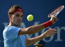 Federer romps, Murray struggles in US Open sweatshop