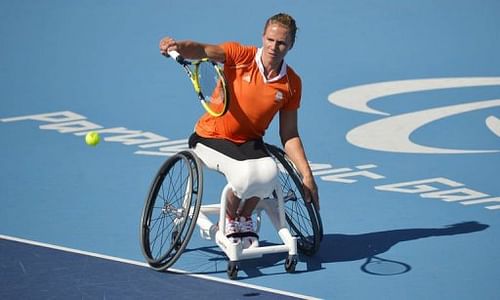 Dutch wheelchair tennis ace Esther Vergeer stretched her remarkable unbeaten run to 470 matches as she struck gold again