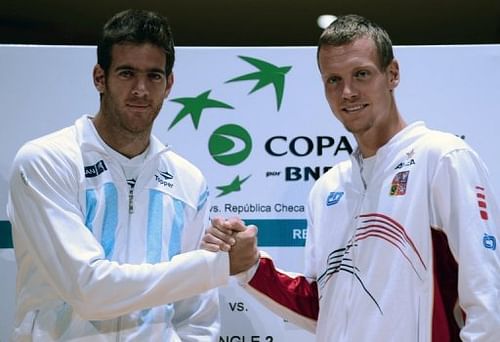 Argentina's Juan Martin Del Potro (L) and Czech Republic's Tomas Berdych pose for a photo in Buenos Aires