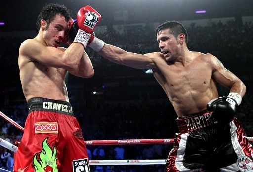 Overall, Sergio Martinez landed 390 of 908 punches compared to 178 of 322 for Julio Cesar Chavez Jr