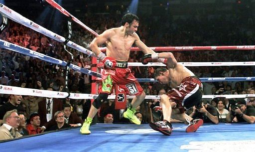 Sergio Martinez (R) had to survive a late onslaught by Julio Cesar Chavez Jr. as they went toe-to-toe
